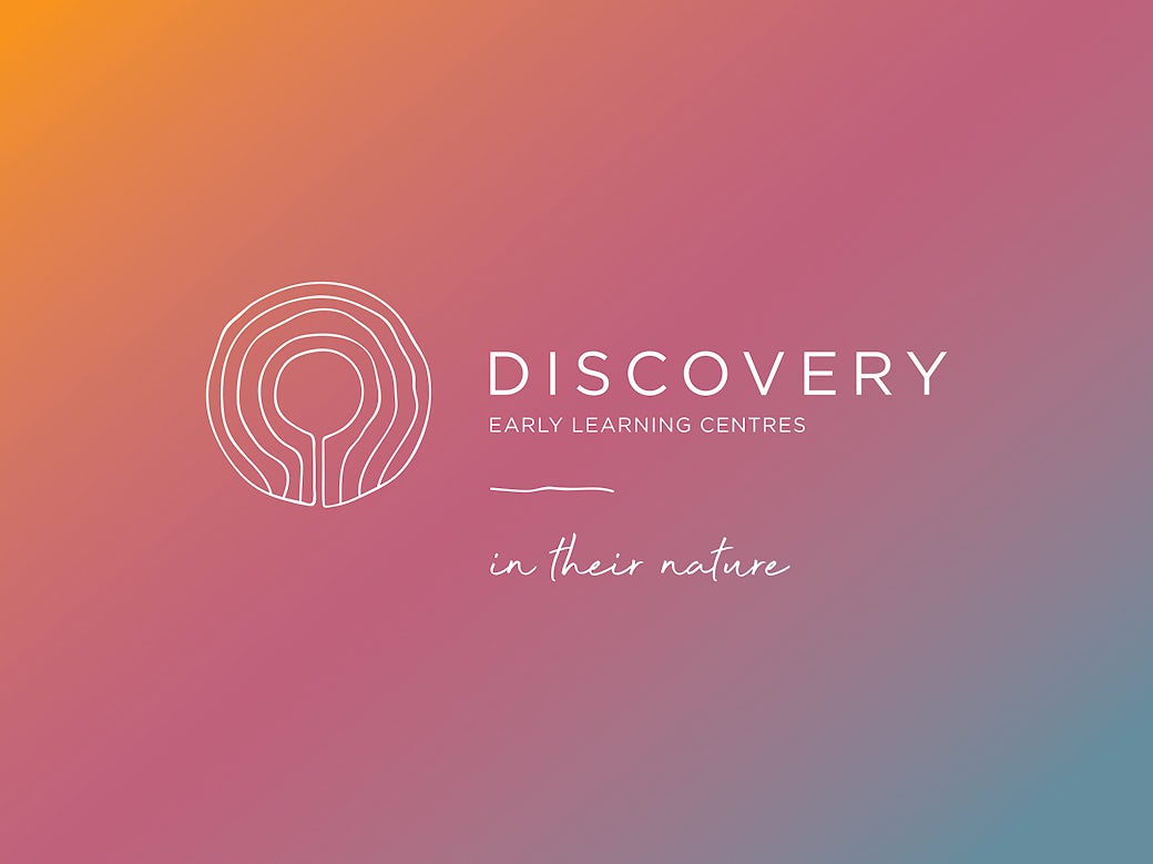 Discovery Logo on gradient 2000 RGB 300dpi